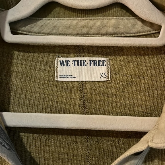 WE THE FREE Collar Top. Raw Hems. - Picture 3 of 3